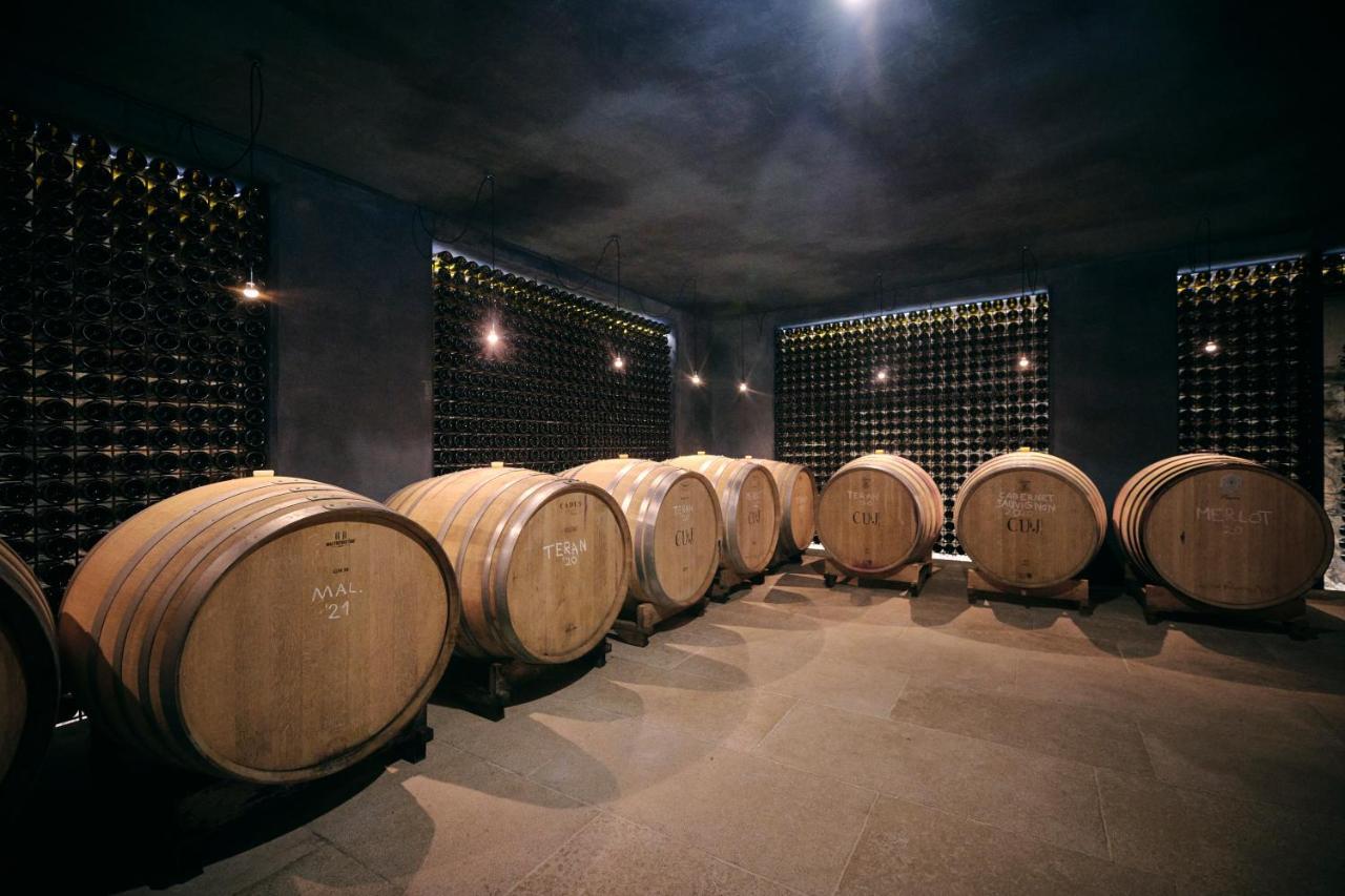 Winery Cuj Bed & Breakfast Vilanija Dış mekan fotoğraf